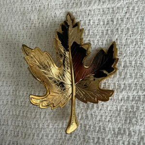 Women's Unbranded Gold Tone Maple Leaf Brooch Pin One Size